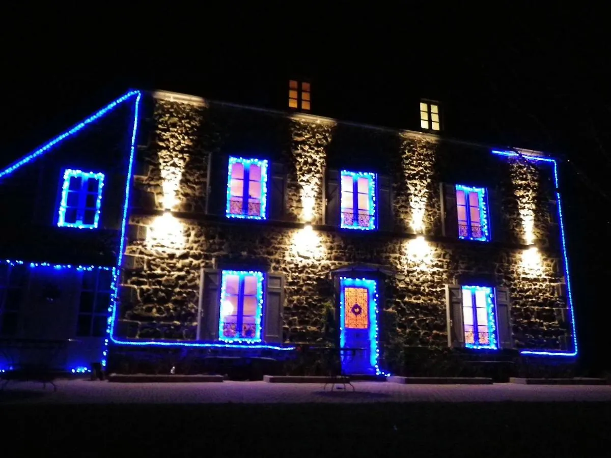 Maison D'Hotes La Nichee Rochefort-Montagne Bed & Breakfast