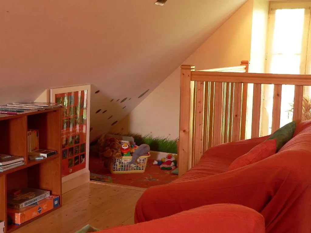 Maison D'Hotes La Nichee Rochefort-Montagne Bed & Breakfast